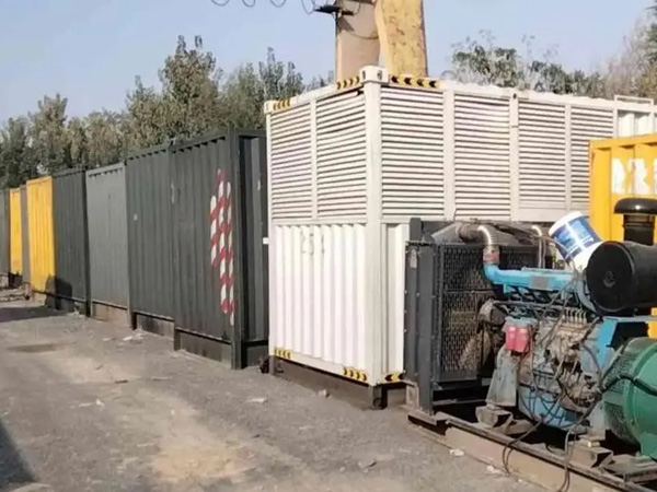 富蕴200KW柴油发电机机组每小时油耗是多少？